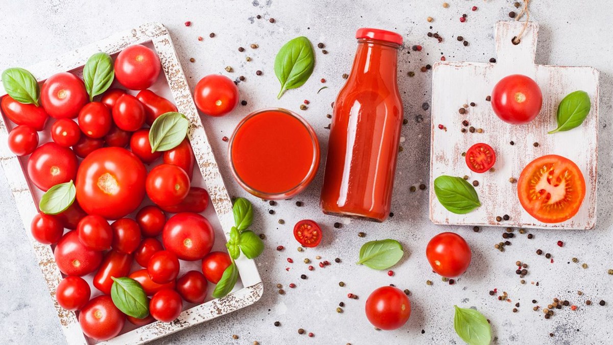 Giải nhiệt cơ thể bằng nước ép cà chua
