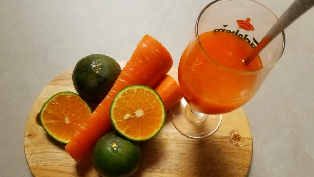 Nước ép trái cây từ cam và cà rốt thanh lọc cơ thể